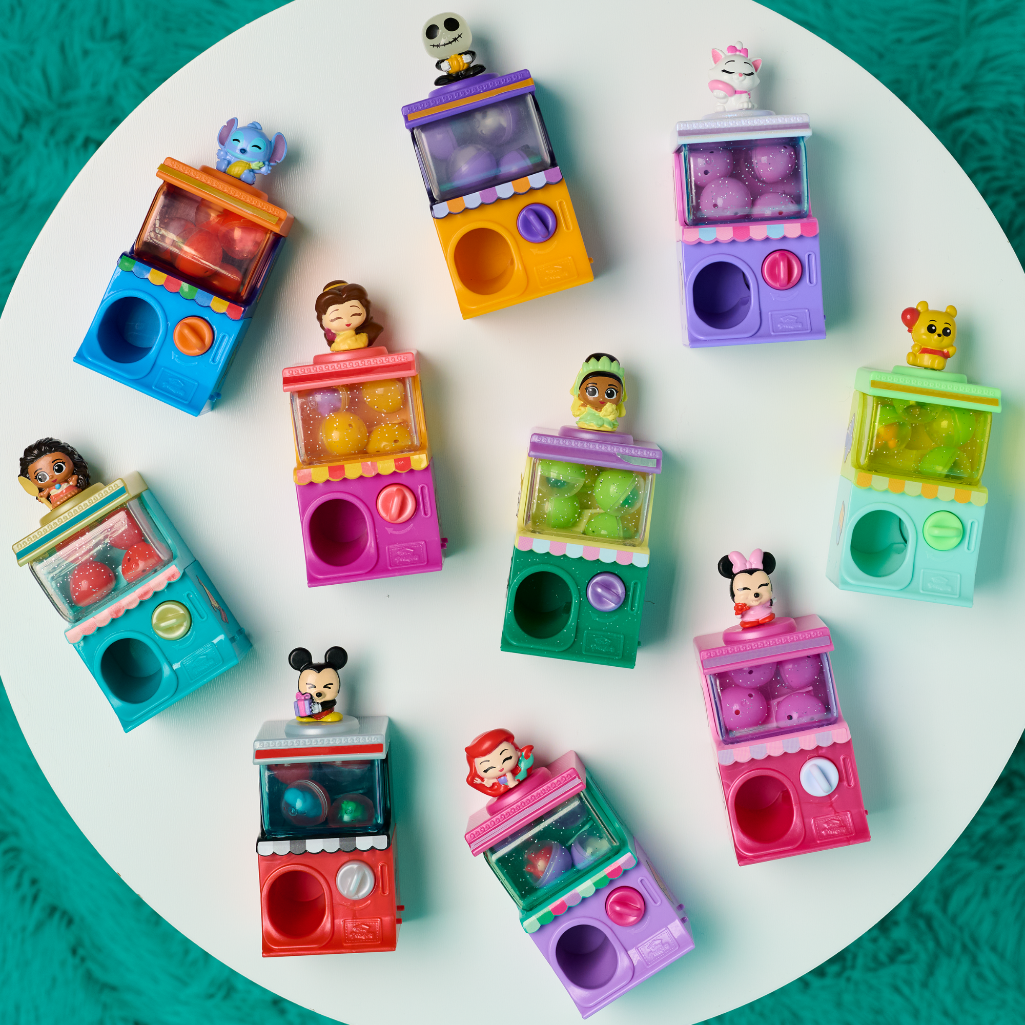 تتميز سلسلة Disney Doorables Squish'Alots 3 بـ 1 مجسم صغير و3 مجسمات صغيرة (0.65 بوصة) وملصقين، واحدة من 10 مجسمات ألعاب أطفال قابلة للتجميع، لعبة أطفال مرخصة رسميًا للأعمار من 5 سنوات فما فوق من Just Play