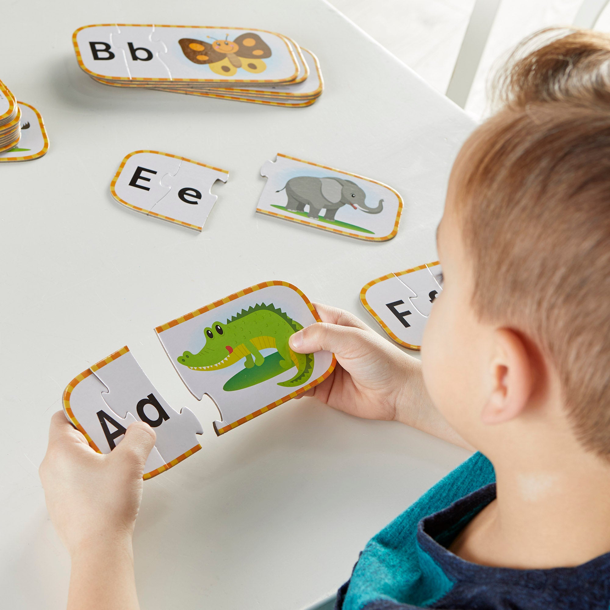 بطاقات ألغاز الحروف الأبجدية الكبيرة والصغيرة من Learning Resources، 26 لغزًا ذاتي التصحيح من ثلاث قطع لمرحلة ما قبل المدرسة، للأعمار من 4 سنوات فما فوق